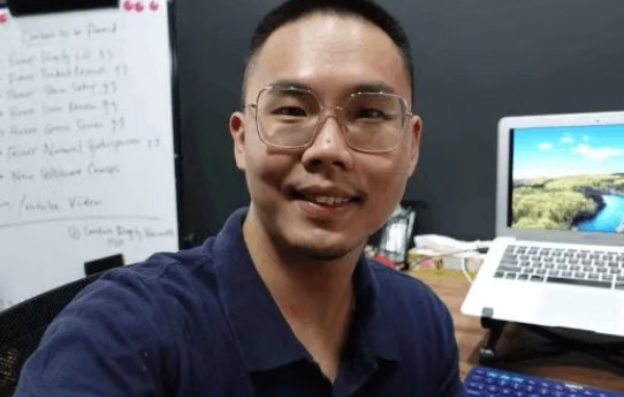 REVIEW name REVIEW country